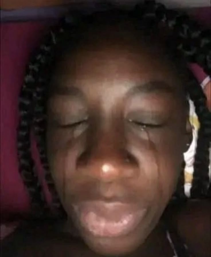 Me doy asco, por q soy tan gorda y tan asquerosa, ni siquiera deberia tener derecho a exigir q me escojan d primera opción en algo, no tengo nada q ofrecer para q si quiera me quieran d pareja