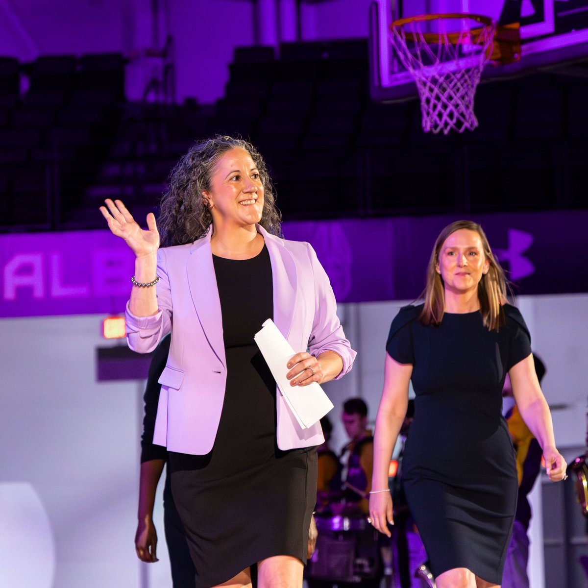 UAlbanyWBB's tweet photo. Officially a Great Dane ✍️

#UAUKNOW https://t.co/vRHINqCZVI