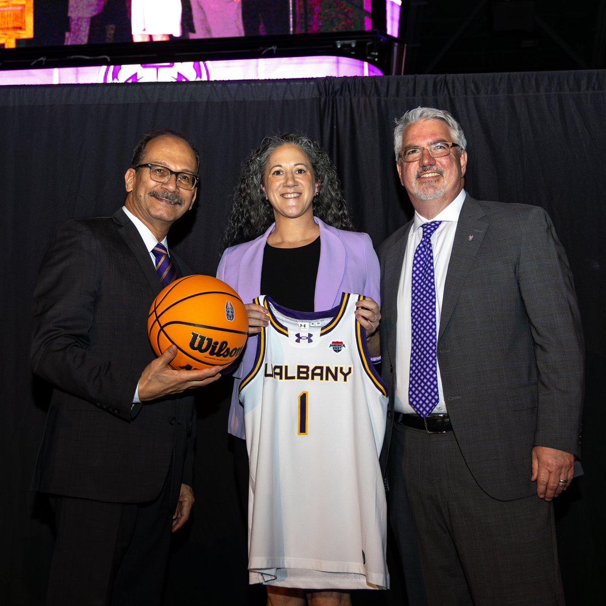 UAlbanyWBB's tweet photo. Officially a Great Dane ✍️

#UAUKNOW https://t.co/vRHINqCZVI