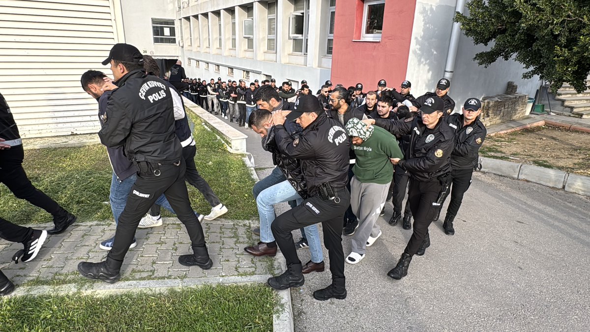 ntv's tweet photo. "BAYĞARALAR" SUÇ ÖRGÜTÜNE OPERASYON
Bakan Gürlek: 216 şüpheli ile 5 suça sürüklenen çocuk tutuklandı

https://t.co/A16IJ7IlFL

Foto: AA https://t.co/Kpz9UhxCJc