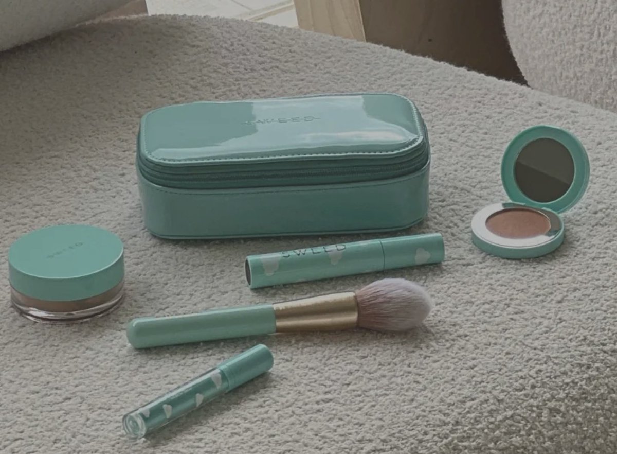 EverythingEnch1's tweet image. #ad ➡️ Get a beautiful FREE makeup bag with every purchase over 800 SEK / $80 / €75 / £65 at SWEED BEAUTY! The offer ends on 22nd April, HURRY 😍

SHOP NOW 👉🏻 go.shopmy.us/p-52086730

#makeupbag #free #beauty #beautysale #beautydeals #bag #pouch #makeup #giftsforher #giftideas