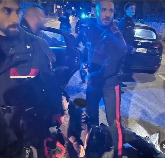 DaniaFalzolgher's tweet photo. - liberedilottare_noddl1660 -
#FFOO
#Padova.
"Processo perdirettissima alle 13:30, in concomitanza presidio di solidarietà sotto il tribunale.
La sera del 15 Aprile, a seguito di una assemblea cittadina per la costruzione del 25 Aprile tenuta al CSO Pedro, una pattuglia dei ⬇️ https://t.co/uwknuIkAVA