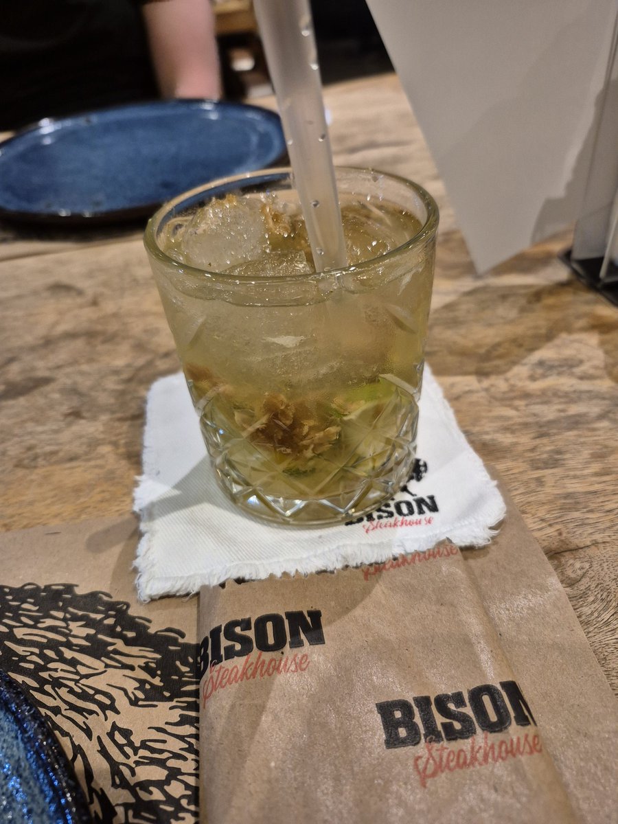 RexxKrieshner's tweet photo. Brisket och caipiriñha. Fint ska det vara! Och gott! https://t.co/3HF5VvcHOE
