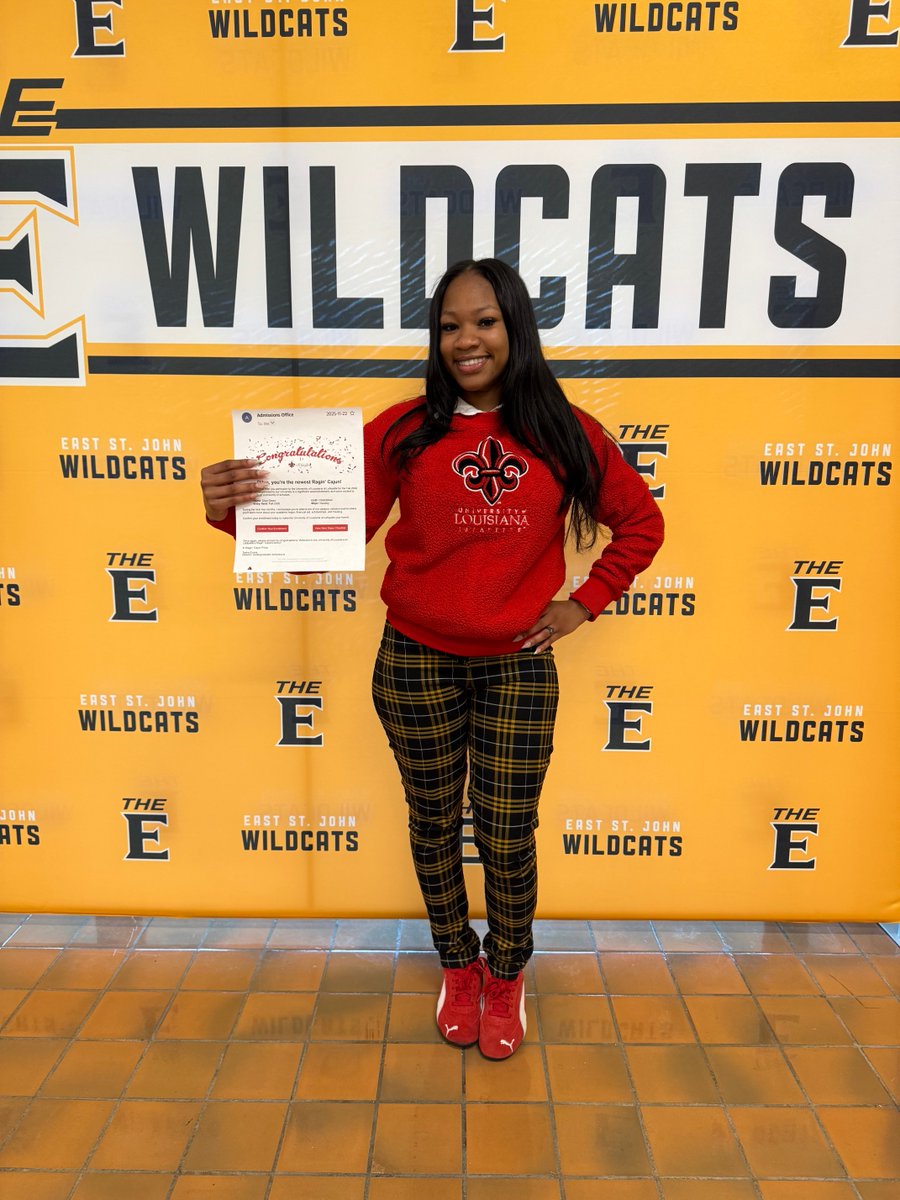 ESJHWildcats's tweet image. Dilyn got accepted to ULL! She ate with the shoes and sweater to match! #CollegeBound #SoProud #GoWildcats 😊🖤💛🐾🎊🎉🎓