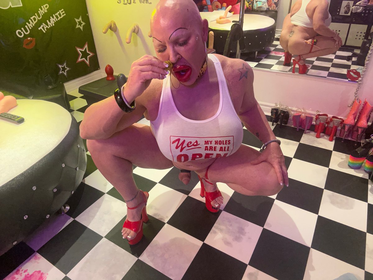 MuffinChunky's tweet photo. @SwallowingHoles open 24/7 text 
1-519-851-4412 for cocksucking services https://t.co/uwX5QDunzg