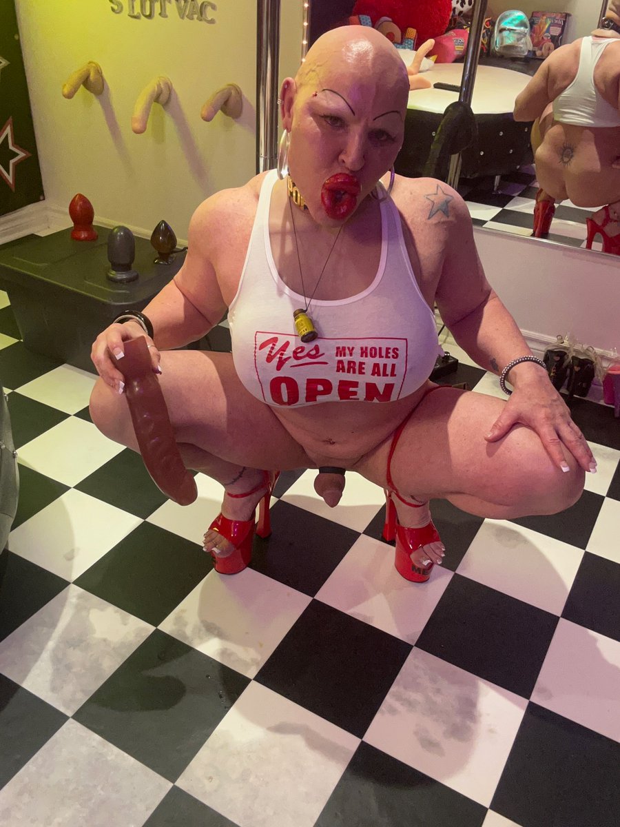 MuffinChunky's tweet photo. @SwallowingHoles open 24/7 text 
1-519-851-4412 for cocksucking services https://t.co/uwX5QDunzg