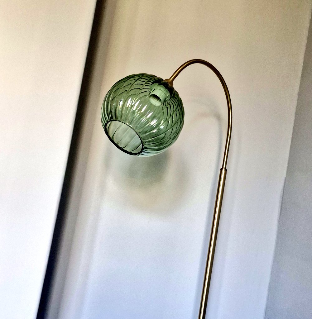 Sunshine42_alc's tweet image. Got a new lamp...spent all day excited for it going dark so I could turn it on!! 💙💡#excitingtimes #lamplove