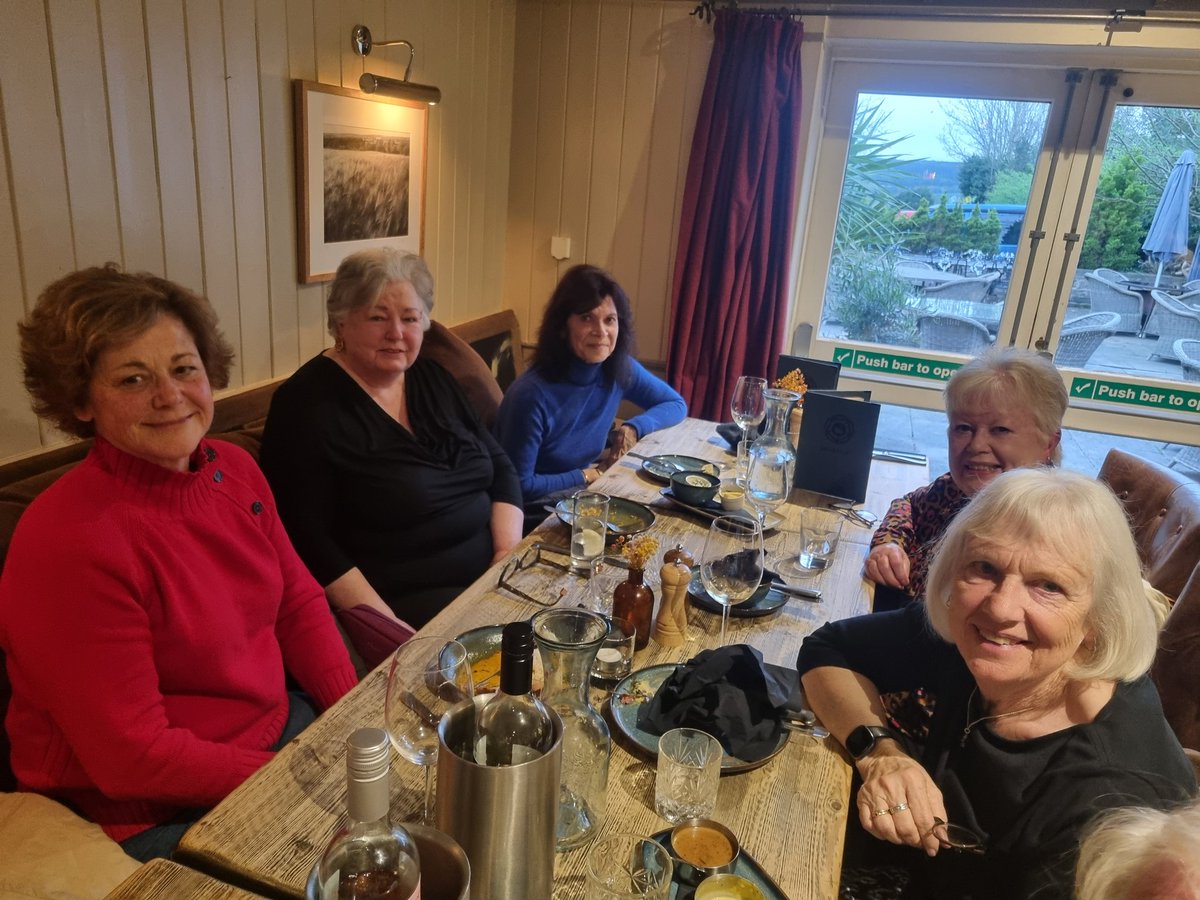 HelmsleyWi's tweet photo. 9 of our members have enjoyed a Foodie Group outing to The White Swan in Ampleforth. Whilst some ordered from the menu, others took advantage of the steak night offer which included wine! Delicious food, laughter &amp; excellent service!
#WhiteSwan #Ampleforth #goodfood #friendship https://t.co/zkmOIPqHPK