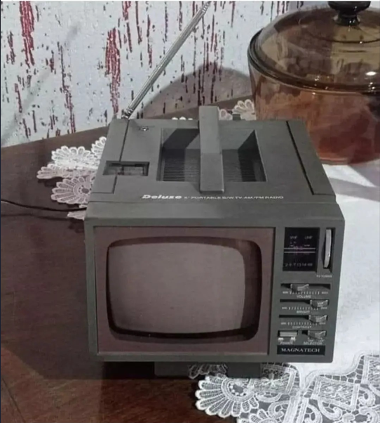 djwesleyreal's tweet photo. Procura-se quem já teve uma TV dessa!! 📺 https://t.co/jOAMoApYcB