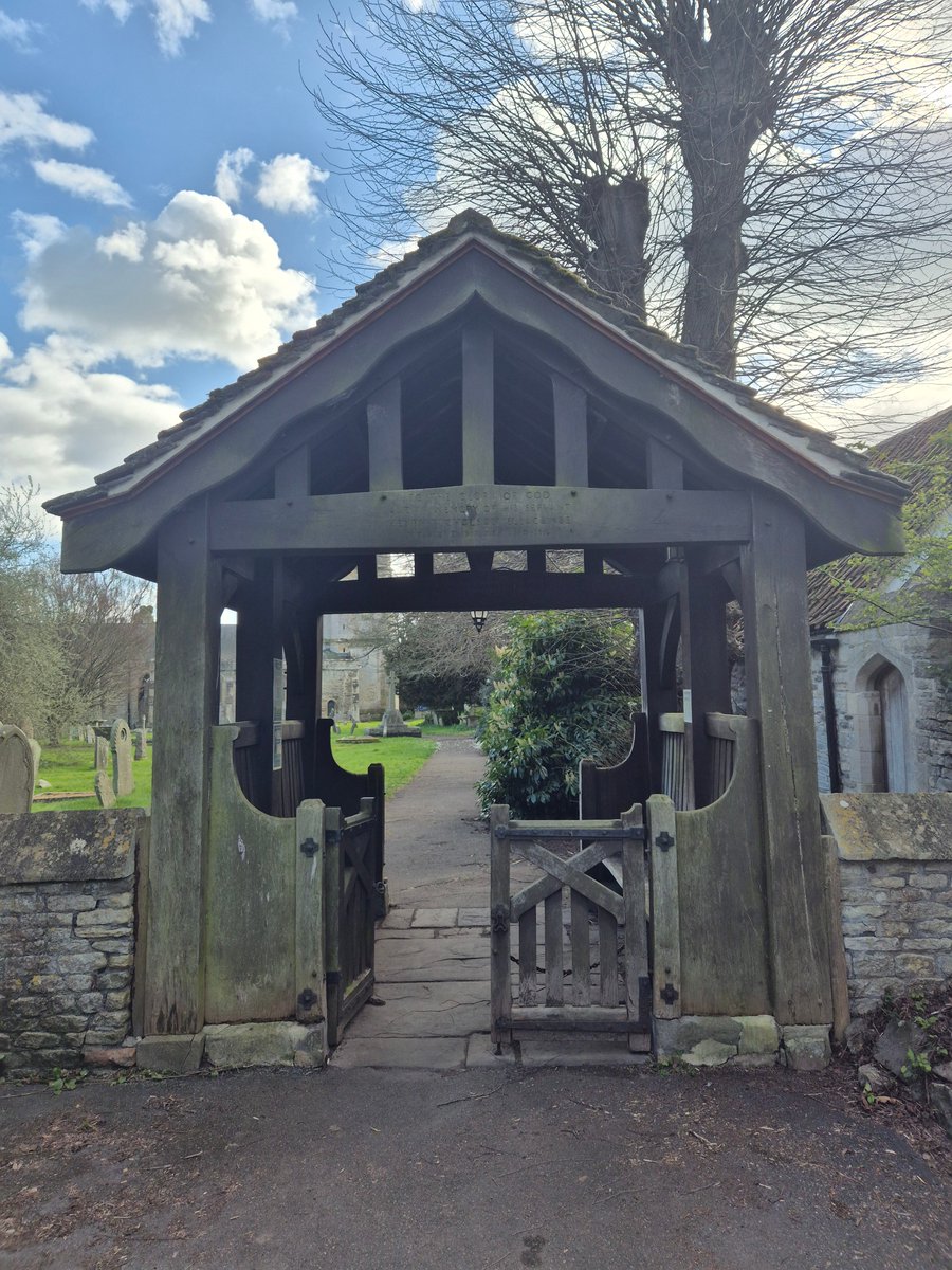 TheHistoryMouse's tweet photo. Mouse had a bit of a #Lychgate drought on this particular scamper but #StMaryBitton has come up with the goods. OK, so it's Victorian and not the most spectacular specimen but if you love lychgates (Mouse does) a gate is a gate is a gate #Thursgate https://t.co/mwf6D7bVpR