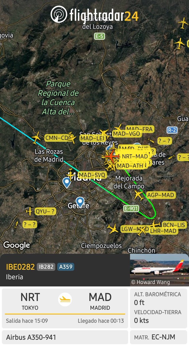 controladores's tweet image. La tripulación del vuelo procedente de Tokyo con destino #Madrid Barajas nos comunica que requieren prioridad para atender cuanto antes a un pasajero con problemas médicos importantes. 
Les recortamos ruta y aproximación en lo posible, derivandolos a la pista 32R para facilitar