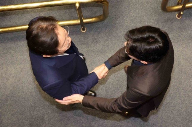 taekbaehandiman's tweet image. Who is he really? #HanDonghoon