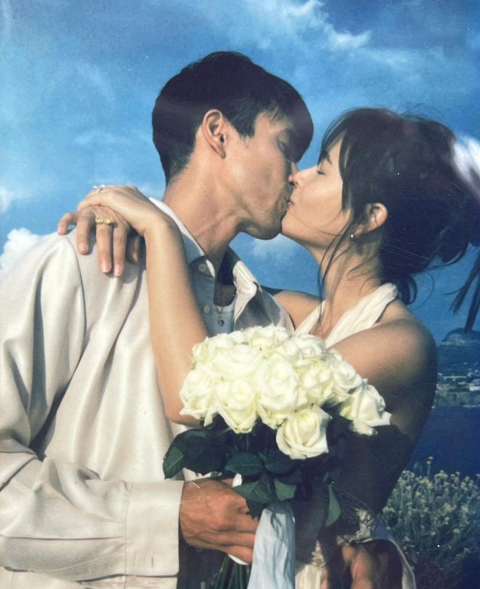 darongie12's tweet photo. imagine being shipped by a whole nation since you were young, people watching you grow together, supporting you through the years and now you’re getting married. you can only imagine how that feels 🤧❤️‍🔥 #nyเขยนอร์เวย์สะใภ้ขอนแก่น https://t.co/kEk4ea3fM9
