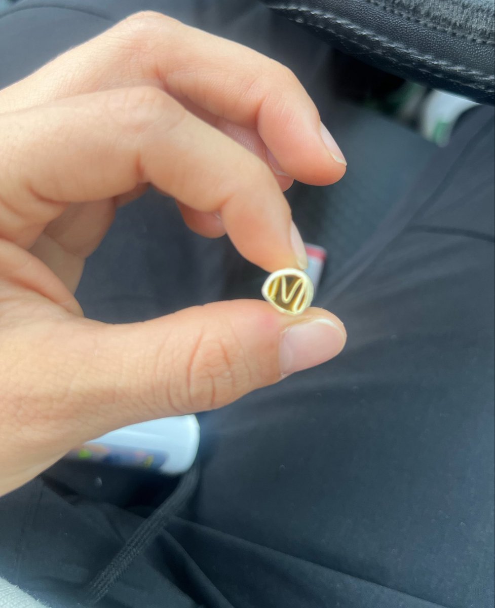 𝔉𝔞́ tweet media