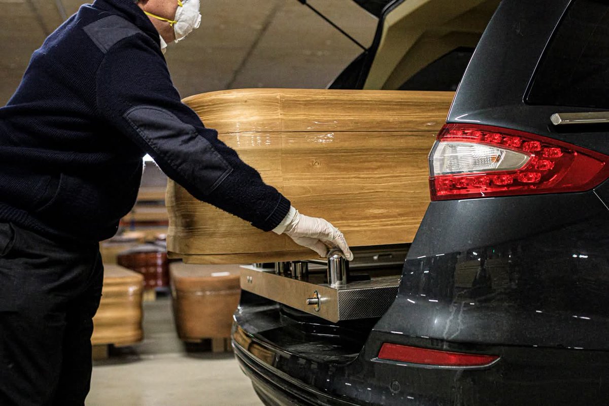 guerreromagda's tweet image. Insisto, ni olvidaré, ni perdonaré jamás. #Horizonte #covid #mascarillas 
Yo sin poder despedirme de mis familiares fallecidos y estos impresentables de fiesta con nuestro dinero.