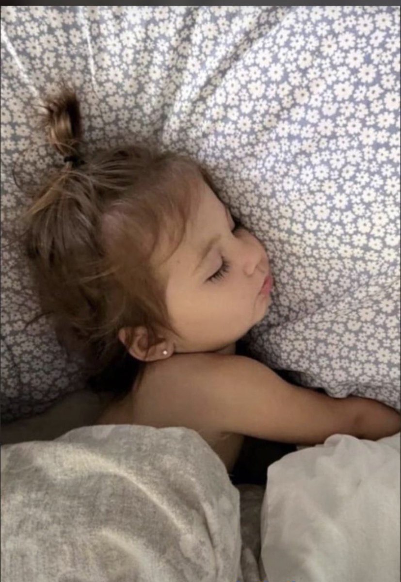 NaturindaS256's tweet image. Bed mode activated.
Goodnight fellow #single people 
Wen the time is right God will make us double 🫂😜