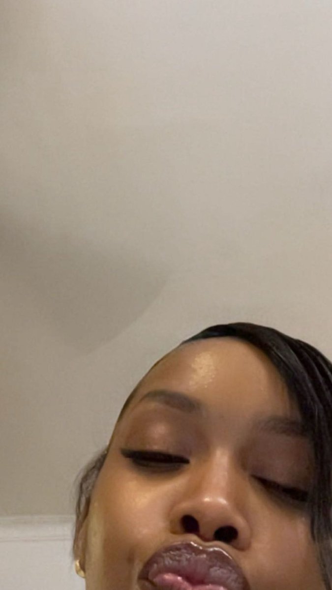 lifeof_nono's tweet photo. Peace looks good on me 😍 https://t.co/pG2aN7t5vC