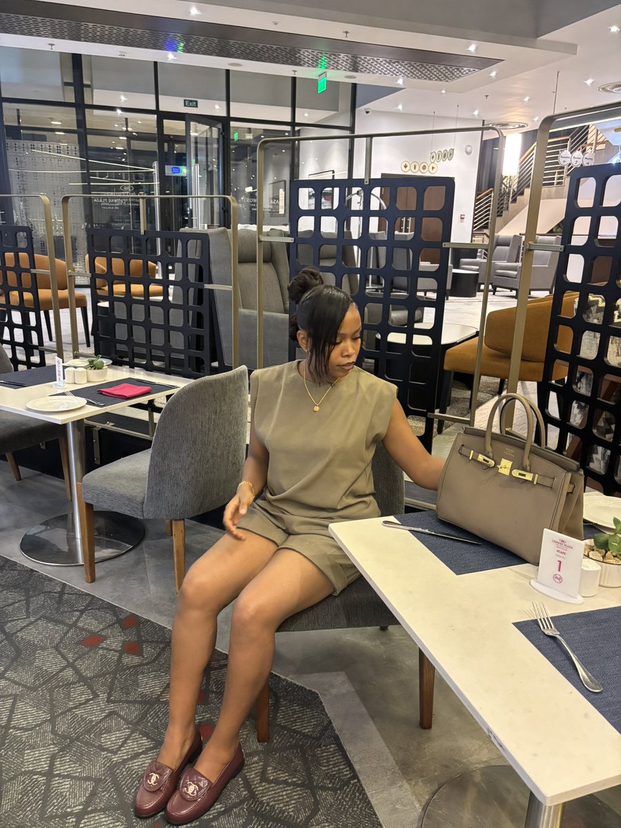 lifeof_nono's tweet photo. Peace looks good on me 😍 https://t.co/pG2aN7t5vC