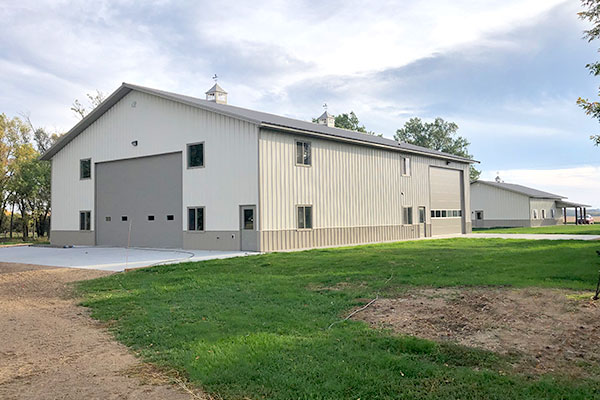 LesterBuildings's tweet photo. Running out of storage space? 💥 Pole buildings offer wide-open interiors, large access doors, and room to grow—making them perfect for inventory, equipment, or seasonal storage.
Learn more about our customizable storage solutions for you! #StorageSolutions #PoleBarnStorage https://t.co/CqCgDDq0BI