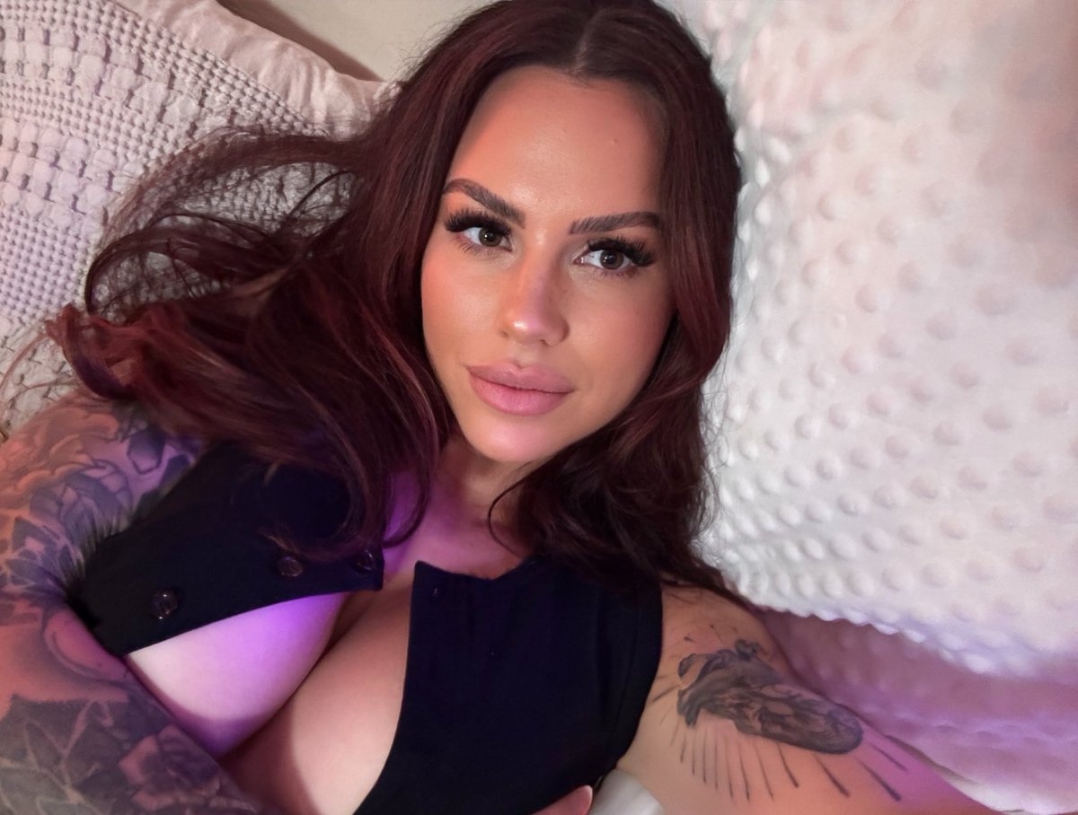 simonebxby's tweet photo. would you nut on my face? 💦 https://t.co/KtMOY44TyP