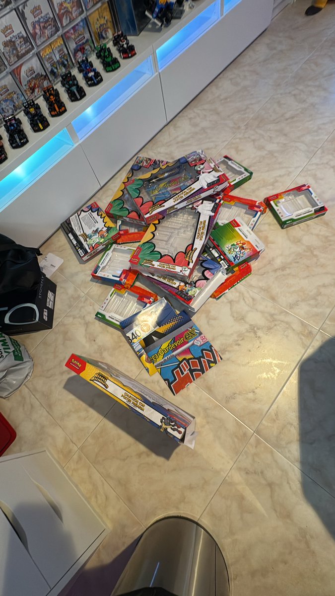 PokeR "X" tweet media