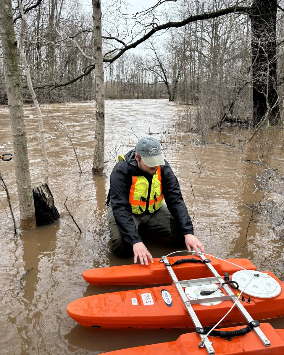 USGS_Water's tweet photo. As flooding hits the Great Lakes, USGS water is there. 

USGS crews from the Upper Midwest Water Science Center responded to flooding as days of prolonged rain hit WI and MI. 

View near real-time streamgage status and weather: https://t.co/ERBt9Pvf4t 

📷: USGS hydrologic technician prepares to measure streamflow on the flooded Duck Creek in Howard, Wisconsin with an acoustic Doppler current profiler (ADCP). Photo by Matt Bach, USGS.

@usgs_umid

#Flood #WI #MI