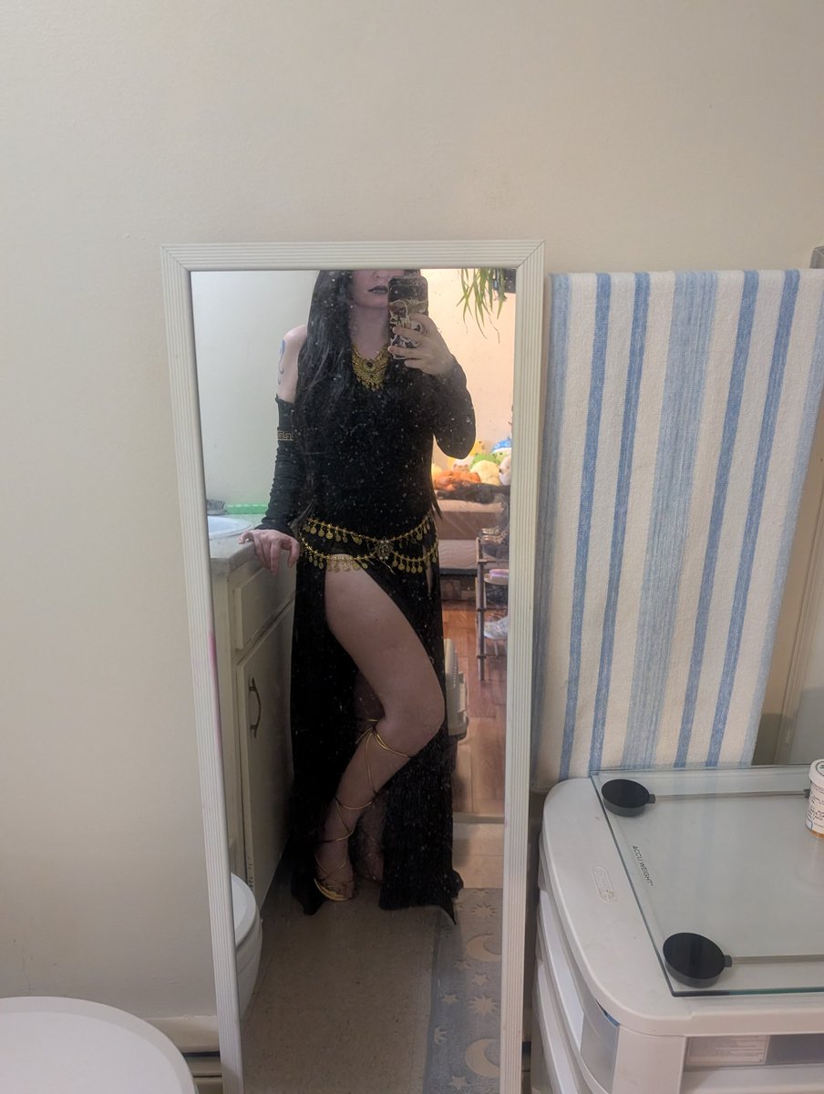 TrashPixie_'s tweet image. My stuff for my Anubis cosplay came in and I love how it looks #cosplay #Anubis #makeup