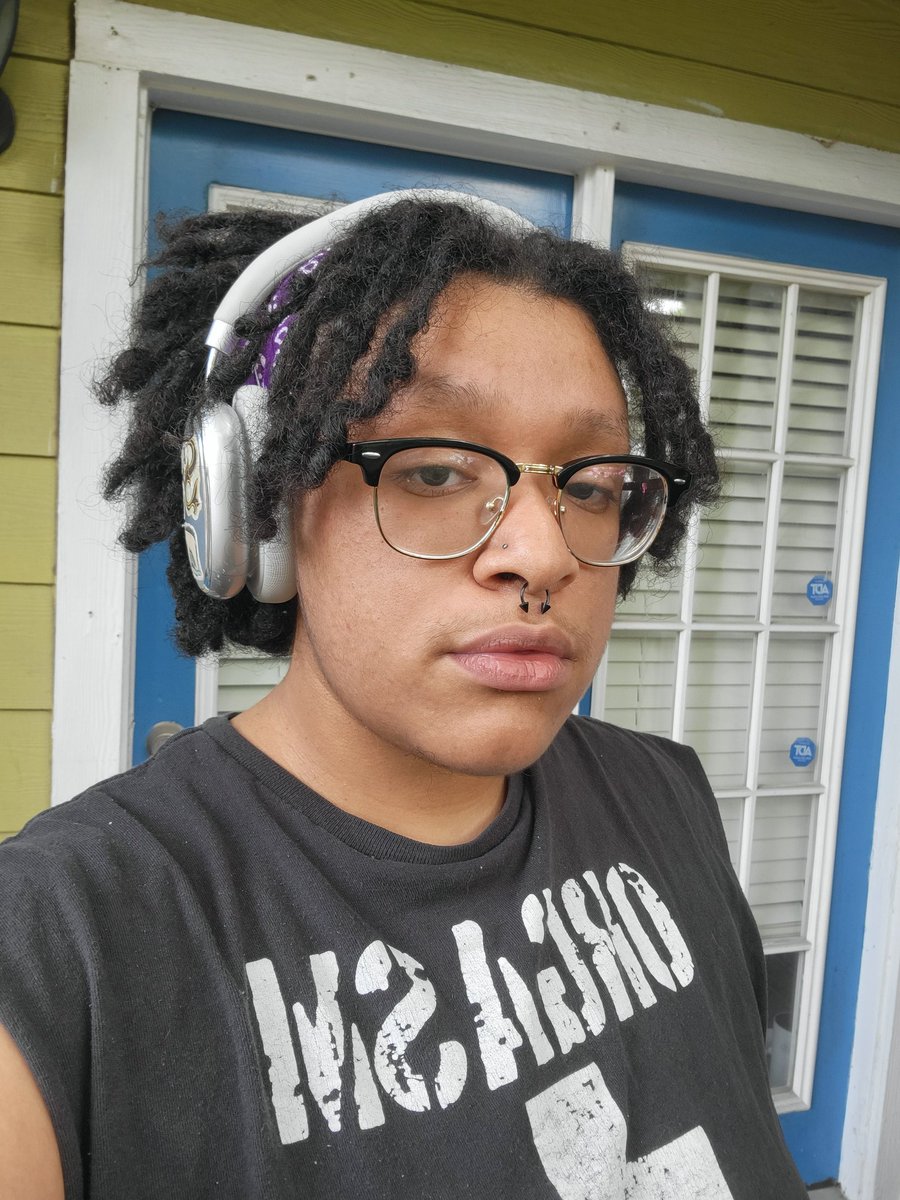 papa poet tweet media