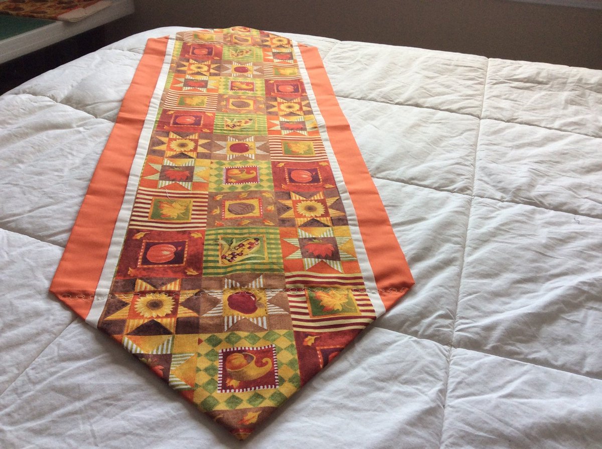 angelhw1956's tweet image. SALE-Thanksgiving Table Runner tuppu.net/4527733e #Etsy #TeaTimeQuiltsnMore #DiningRoom