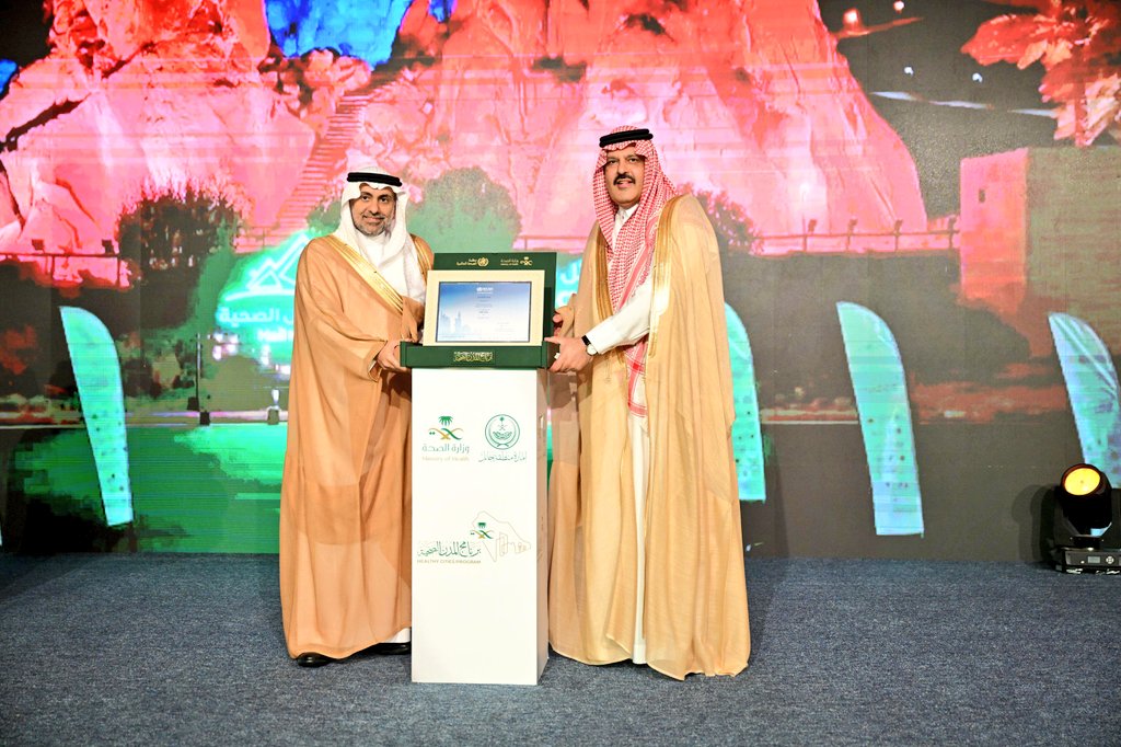 إنجاز يرفع اسم حائل عالياً 
#حائل_مدينة_صحية
حائل تتوج مدينة صحية وتكتب فصلاً جديداً من التميز والحياة 
ألف مبروك لسمو الأمير ولسمو نائبه حفظهما الله
ولـ #صحة_حائل هذا الإنجاز الذي يعكس تكامل الرؤية والعمل .
<a href="/emara_hail/">إمارة منطقة حائل</a> 
<a href="/SaudiMOH/">وزارة الصحة السعودية</a>