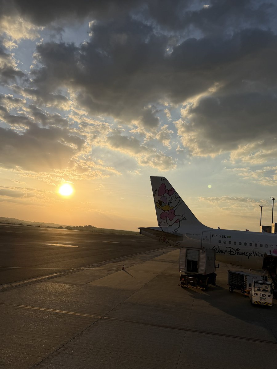 casorriso_'s tweet image. Já por aqui 🥹☀️ eu amo meu trabalho amo  forma como ele me proporciona momentos que eu nunca imaginei viver #crewlife