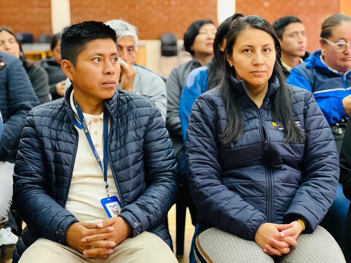 EducacionZ9_Ec's tweet photo. Fortalecemos el #BachilleratoTécnico con jornadas de intercambio de experiencias de los contenidos de la nueva oferta formativa. Durante el evento, la subsecretaria María José Moyano reconoció la labor de los docentes técnicos en conmemoración del #DíaDelMaestro.

#ElNuevoEcuador https://t.co/fitYGKD3Sg