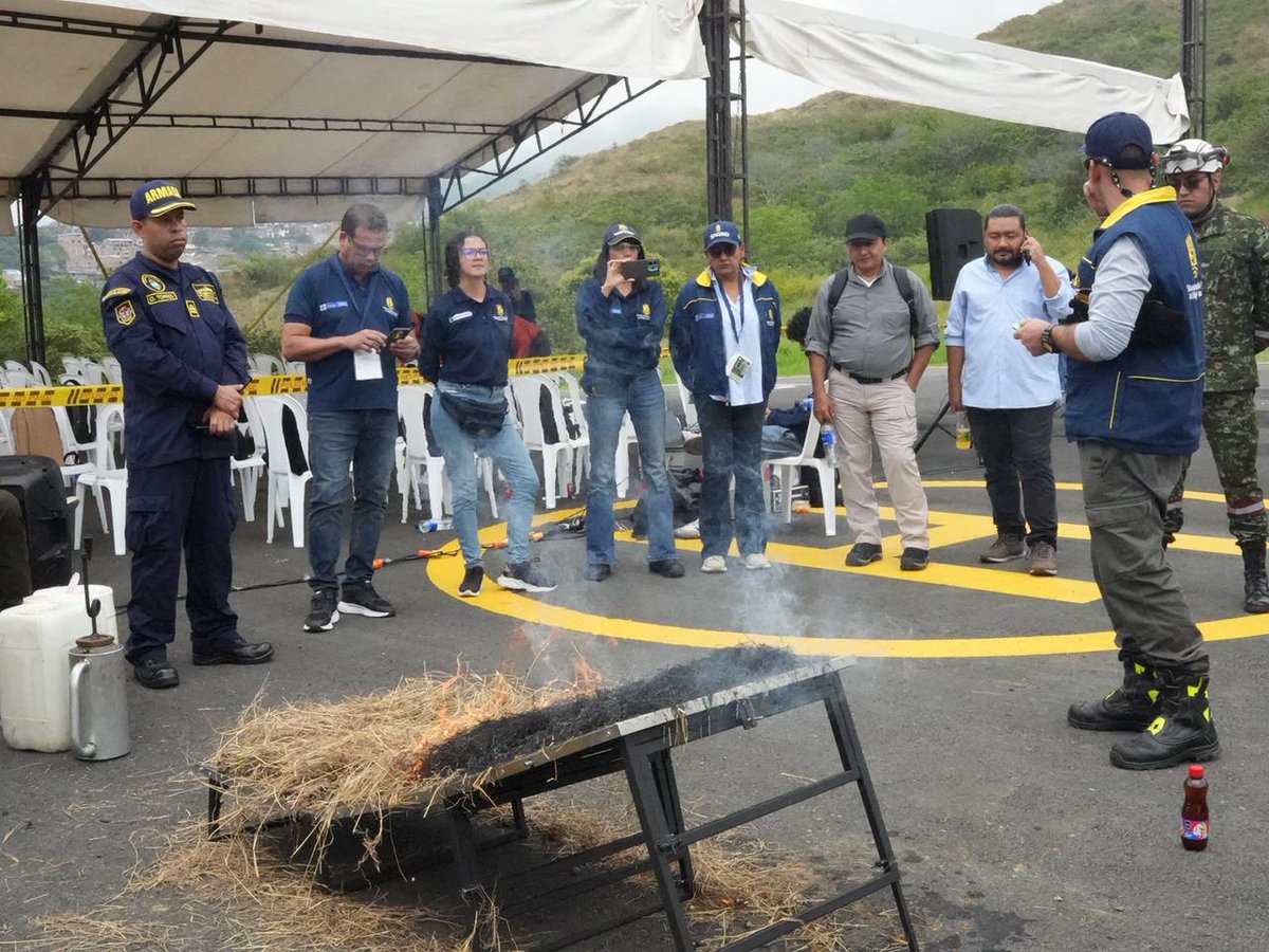 UNGRD's tweet image. Inicia el segundo día del Encuentro Nacional de Coordinadores de Gestión del Riesgo en #Cali

Hoy pasamos de la teoría a la acción con el simulacro de brigadas del @SNGRDColombia, una coordinación real para emergencias reales.

Brigadas, organismos de socorro y coordinadores