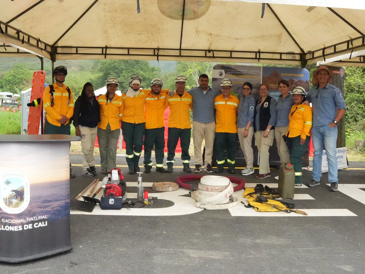 UNGRD's tweet image. Inicia el segundo día del Encuentro Nacional de Coordinadores de Gestión del Riesgo en #Cali

Hoy pasamos de la teoría a la acción con el simulacro de brigadas del @SNGRDColombia, una coordinación real para emergencias reales.

Brigadas, organismos de socorro y coordinadores