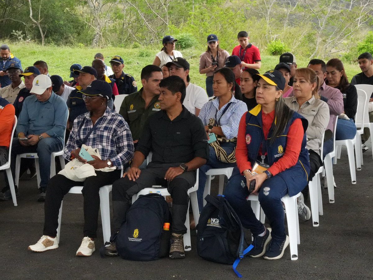 UNGRD's tweet image. Inicia el segundo día del Encuentro Nacional de Coordinadores de Gestión del Riesgo en #Cali

Hoy pasamos de la teoría a la acción con el simulacro de brigadas del @SNGRDColombia, una coordinación real para emergencias reales.

Brigadas, organismos de socorro y coordinadores