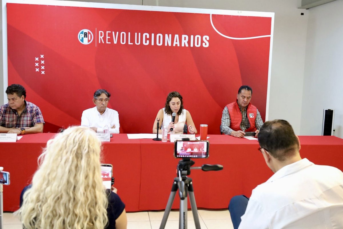 hector_sinecio's tweet image. #MONITOR #TVQ #LaNeta Manifiesta @AbiArredondo Presidente del @PRIQueretaroCDE que @PONCHORDZ quien presentó su renuncia a @NORA_AMAYA_LL y @MovCiudadanoQro Por disentir del Plan #B “No nos es desconocido; Hemos tenido diálogo e incluso nos ha visitado aquí en el #PRI “
