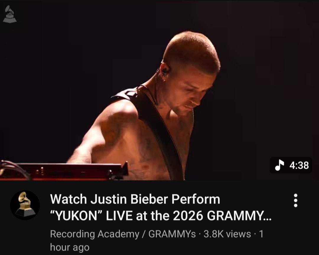 Bieber Novidade tweet media