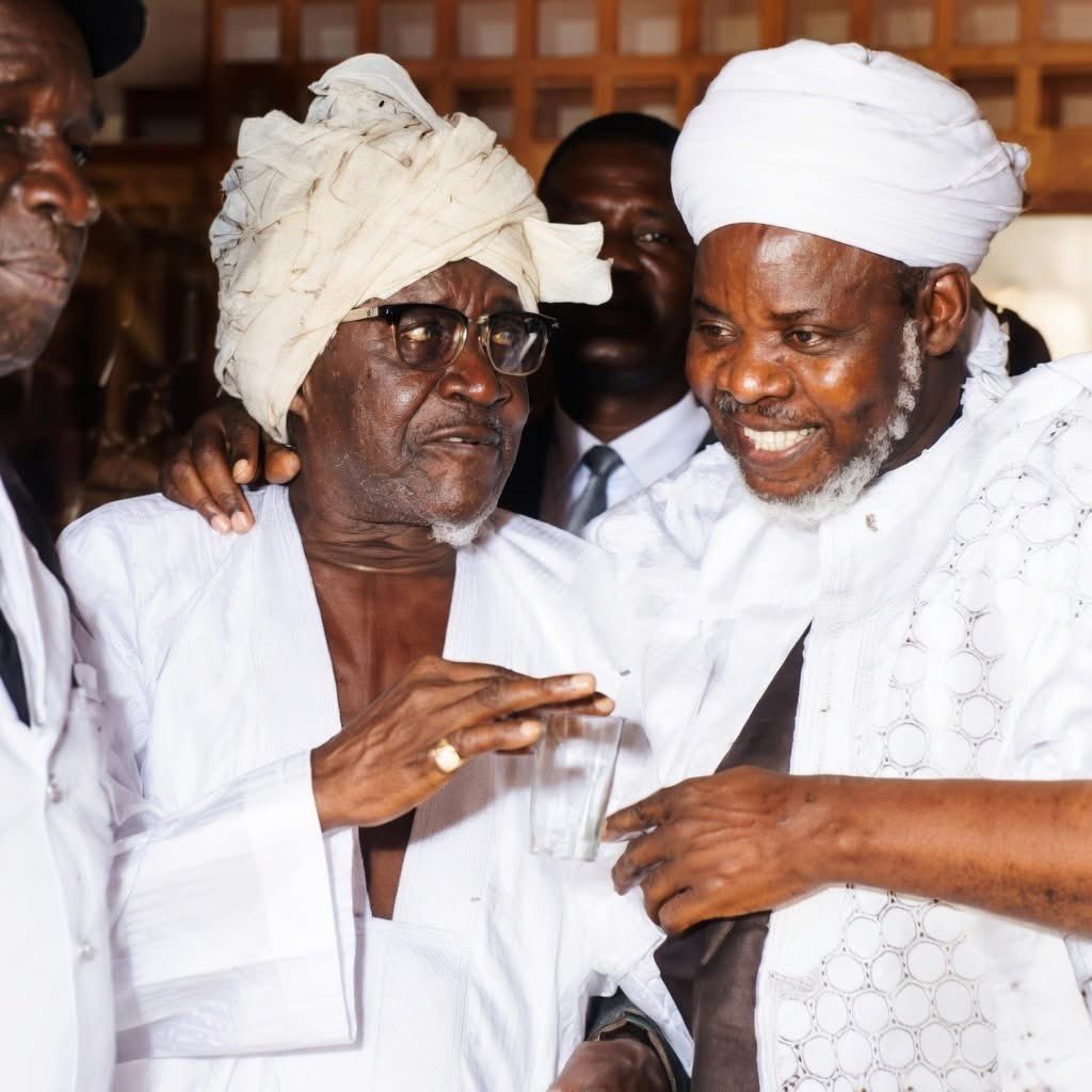 mahamedicko's tweet photo. L’album photo de Cheikh Ibrahima Niass❤️❤️❤️ https://t.co/1kSxH1uG6y