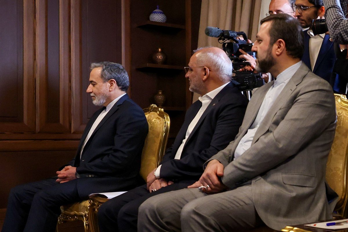MrImranPk's tweet photo. Iran's President Masoud Pezeshkian meets with Pakistan's Chief of Army Staff Field Marshal Syed Asim Munir in Tehran. https://t.co/Qcvdf9yFJX