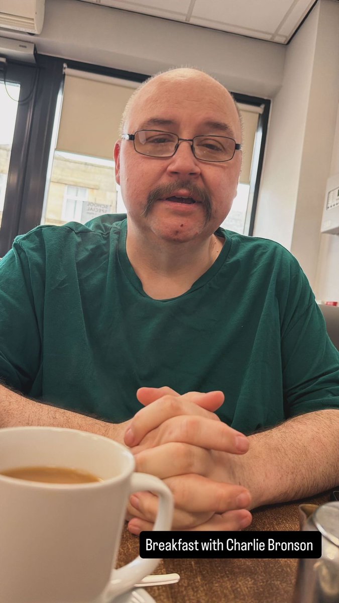 BigDeznumber7's tweet image. Out for lunch #friends #pals #lunch