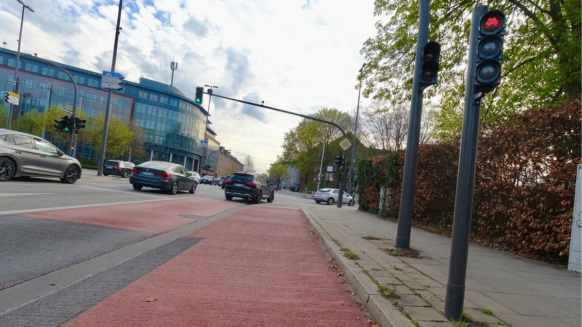 reinhartlinke's tweet image. Mal wieder mit Scheinwerferlicht vom After Work nach Hause. #rennrad #mdrza #mdrnh #strava