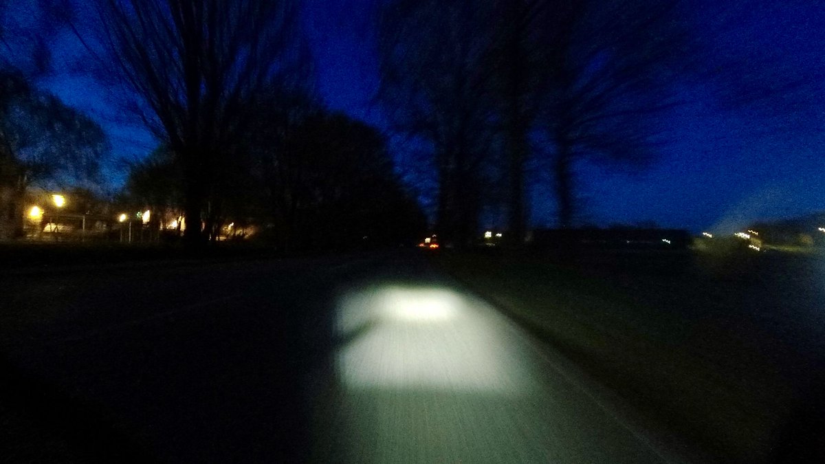 reinhartlinke's tweet image. Mal wieder mit Scheinwerferlicht vom After Work nach Hause. #rennrad #mdrza #mdrnh #strava