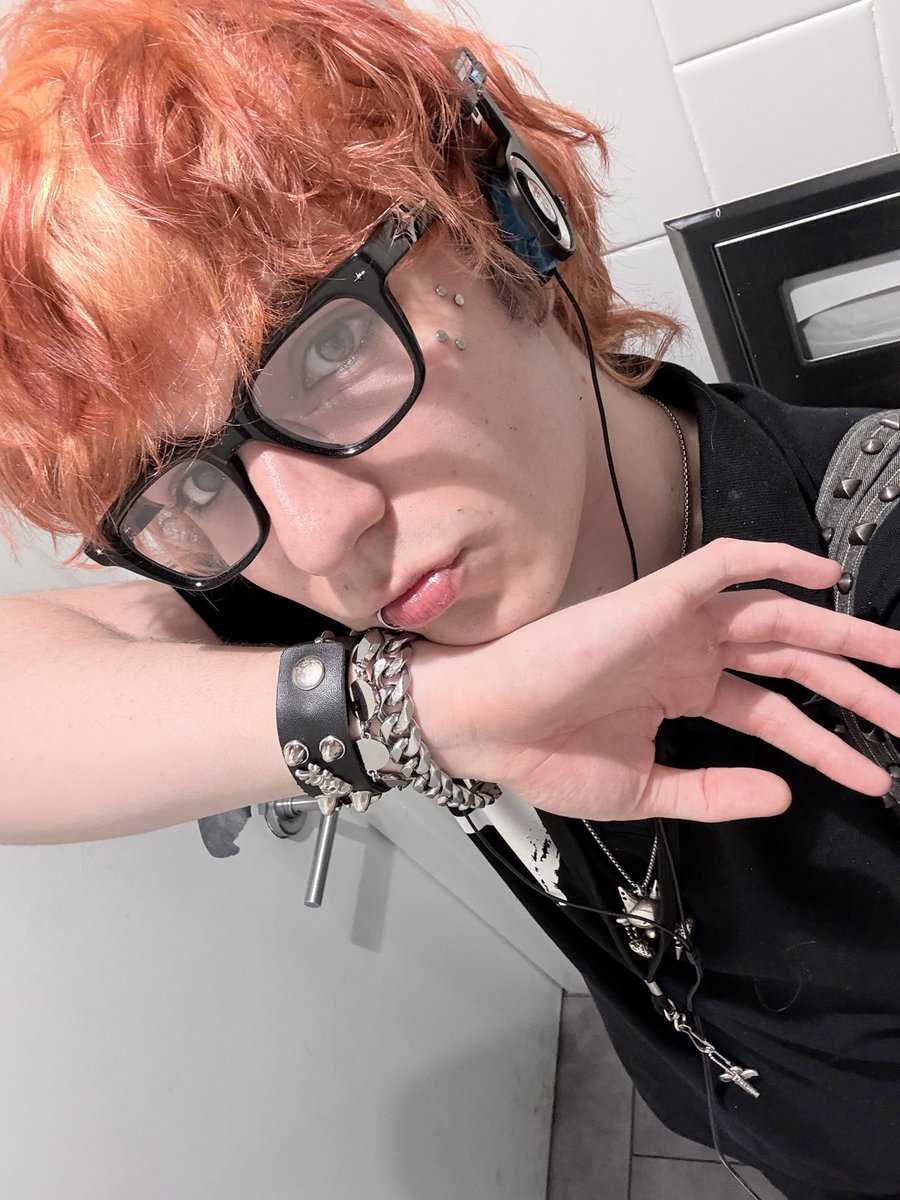 hereward tweet media