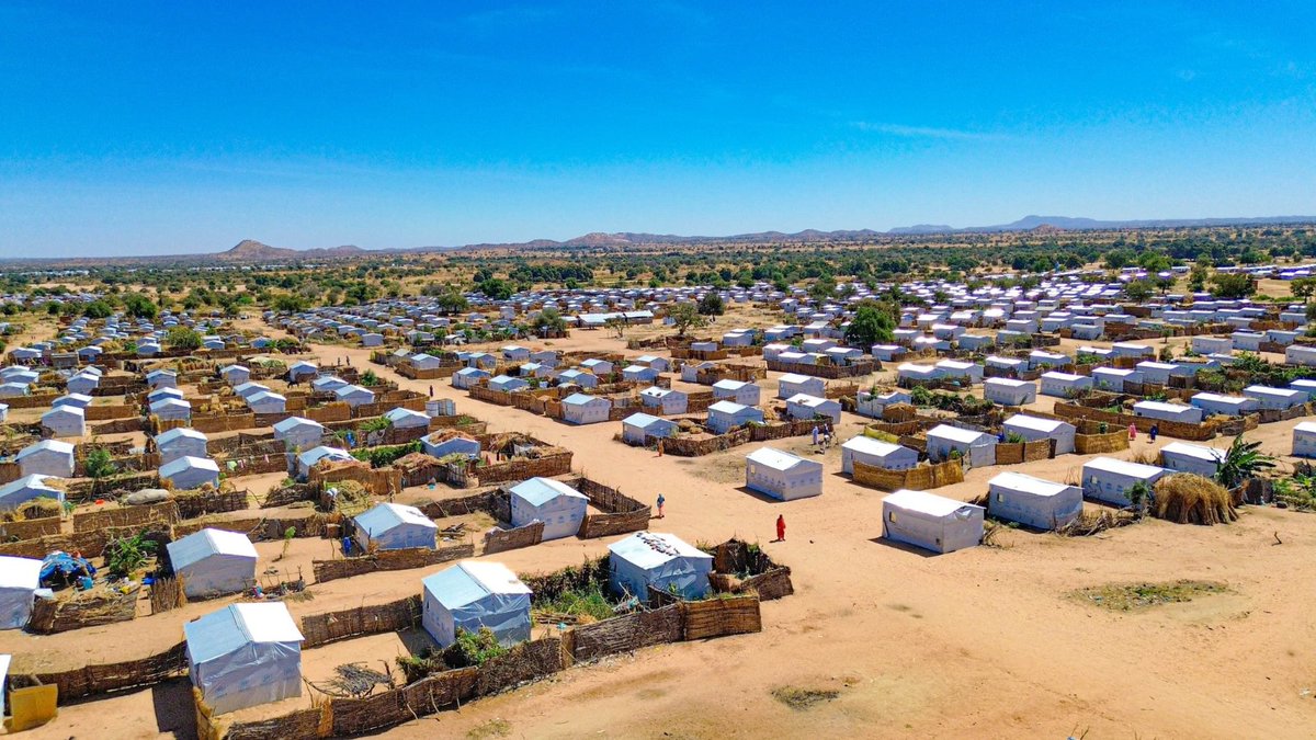 OnuTchad's tweet image. 3️⃣ans de conflit au #Soudan🇸🇩. 3️⃣ans de solidarité exemplaire au #Tchad🇹🇩,  1️⃣er pays d’accueil de #réfugiés en #Afrique. Dans l'Est, la pression est sans précédent 1/3 personne est désormais un #réfugié ou un #retourné.