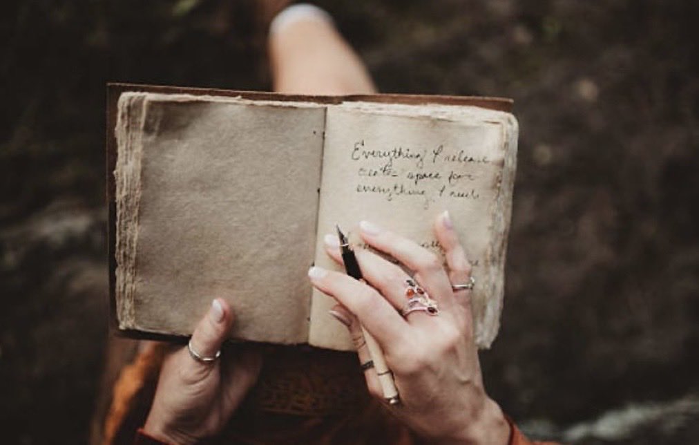 #hammer of darkness 
expressed with paper and pen
rewritten moments 

#vss365 
#haiku 
#WritingCommunity 
#poetry