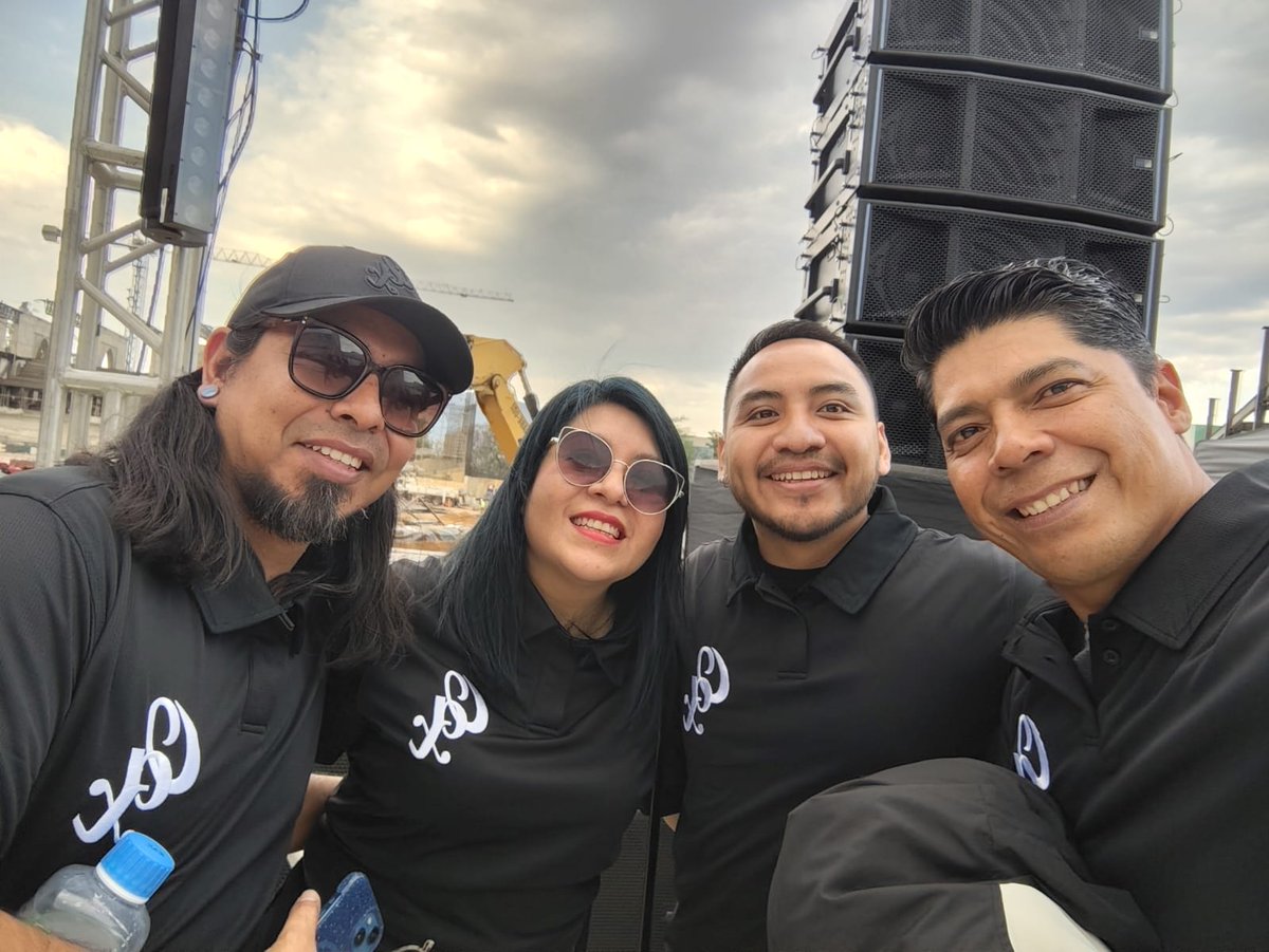 Dariomonero's tweet photo. El día de ayer tuvimos el gusto de presentar la nueva imagen del equipo @GuerrerosOax junto a los queridos artistas de Lapiztola y Ricardo Ángeles. Tuve el honor de diseñar la máscara con la que el equipo celebrará cada cuadrangular. ¡Que viva el beisbol! https://t.co/lrS2pKtqWA