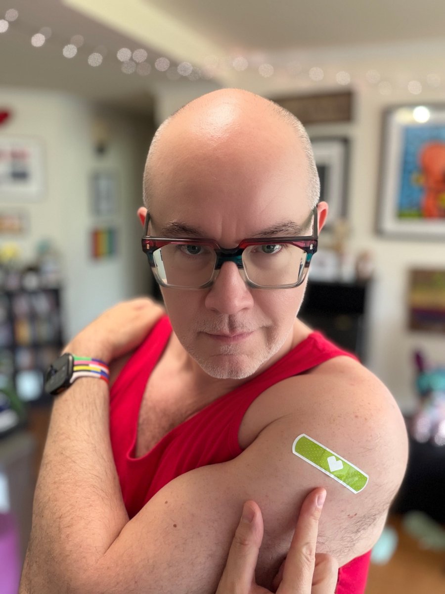 Sassyhomo tweet media