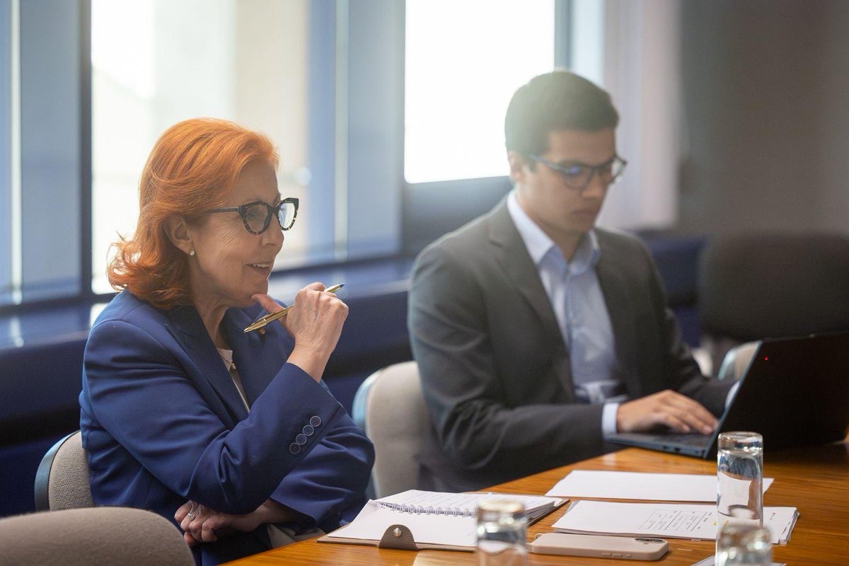 mgracacarvalho's tweet image. 🇵🇹🤝 Reuni com a direção da 𝐑𝐞𝐩𝐬𝐨𝐥.

A situação mundial em termos de segurança de abastecimento de energia foi analisada.

📸 Sara Matos / MAEn
#Ambiente #Energia #Sustentabilidade