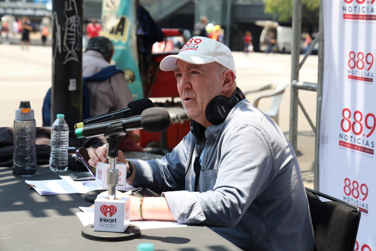 889Noticias's tweet image. .@inakimanero sigue transmitiendo desde la Glorieta de Insurgentes a través de @889Noticias.

Un ciudadano informado informando y también cercano a la gente.

Aún queda tiempo, ¡te esperamos!

Sintoniza bit.ly/889NoticiasFM

#DFT