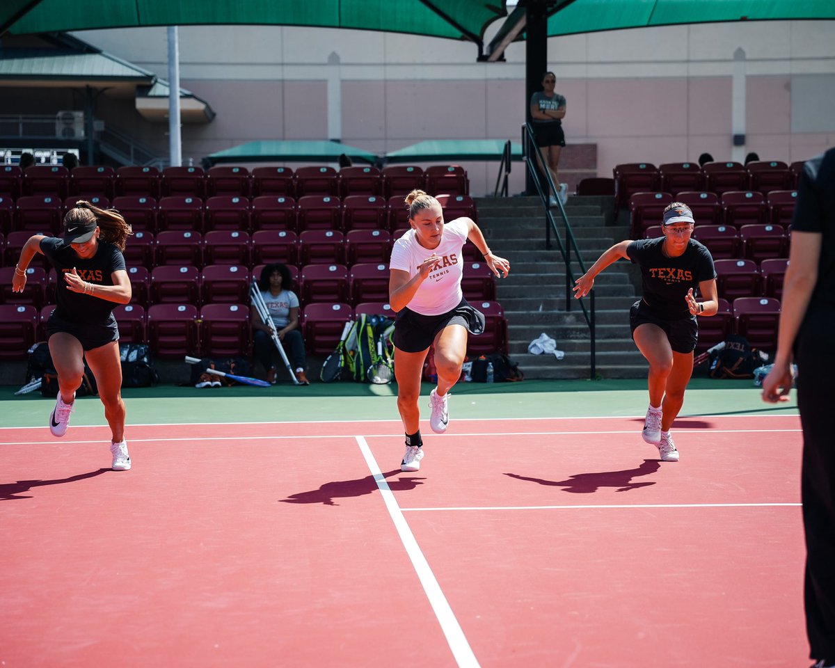 TexasWTN's tweet photo. 📍 Norman, Oklahoma 🤘

#HookEm https://t.co/lga0Jlm0hV
